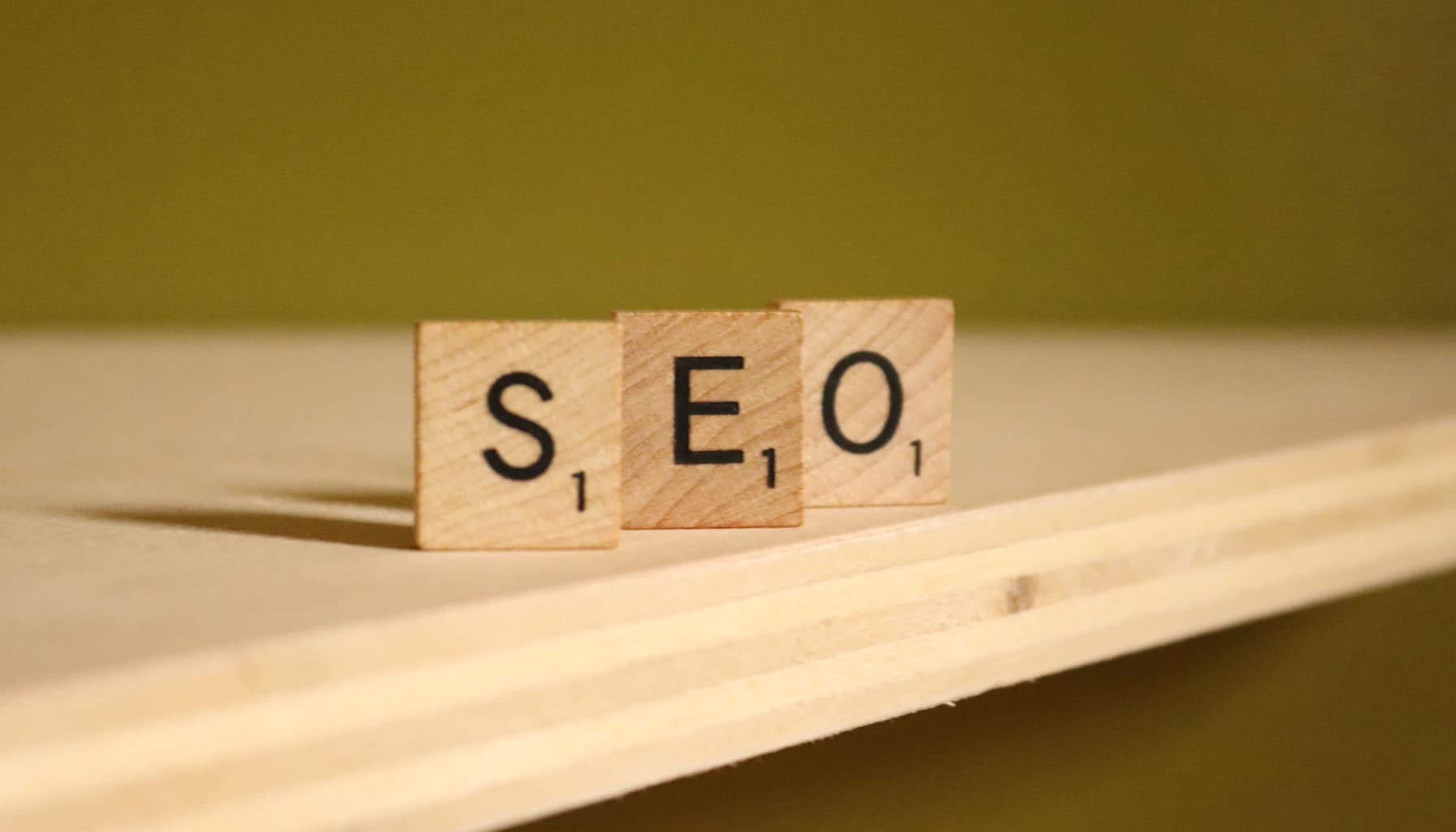 a wooden block that says seo on it